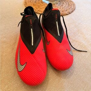 Nike Phantom VSN 2 Academy Dynamic Fit soccer cleats, size 7.5 US